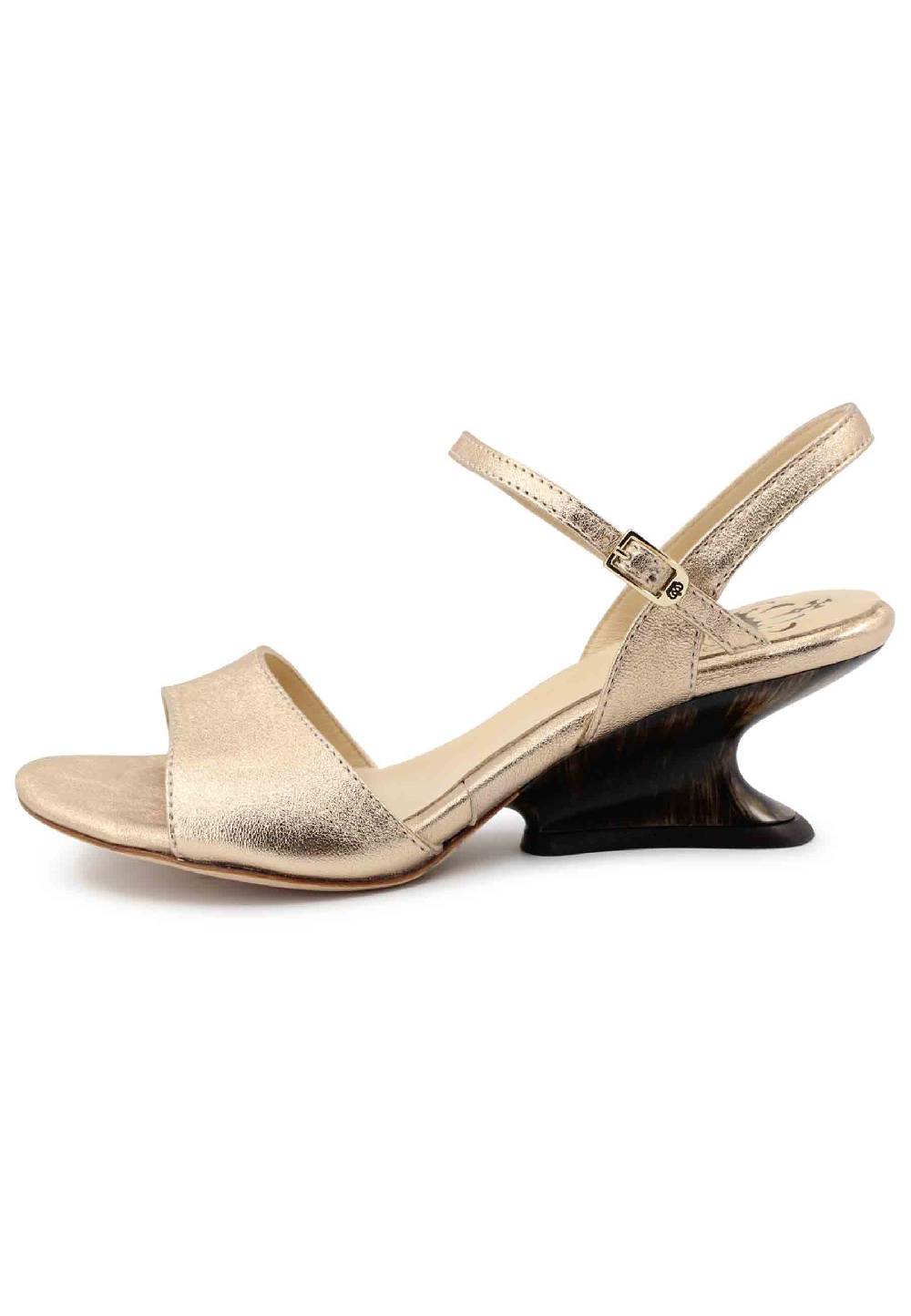 L'ARIANNA Sandali donna in pelle laminata nude con zeppa bassa Saldi