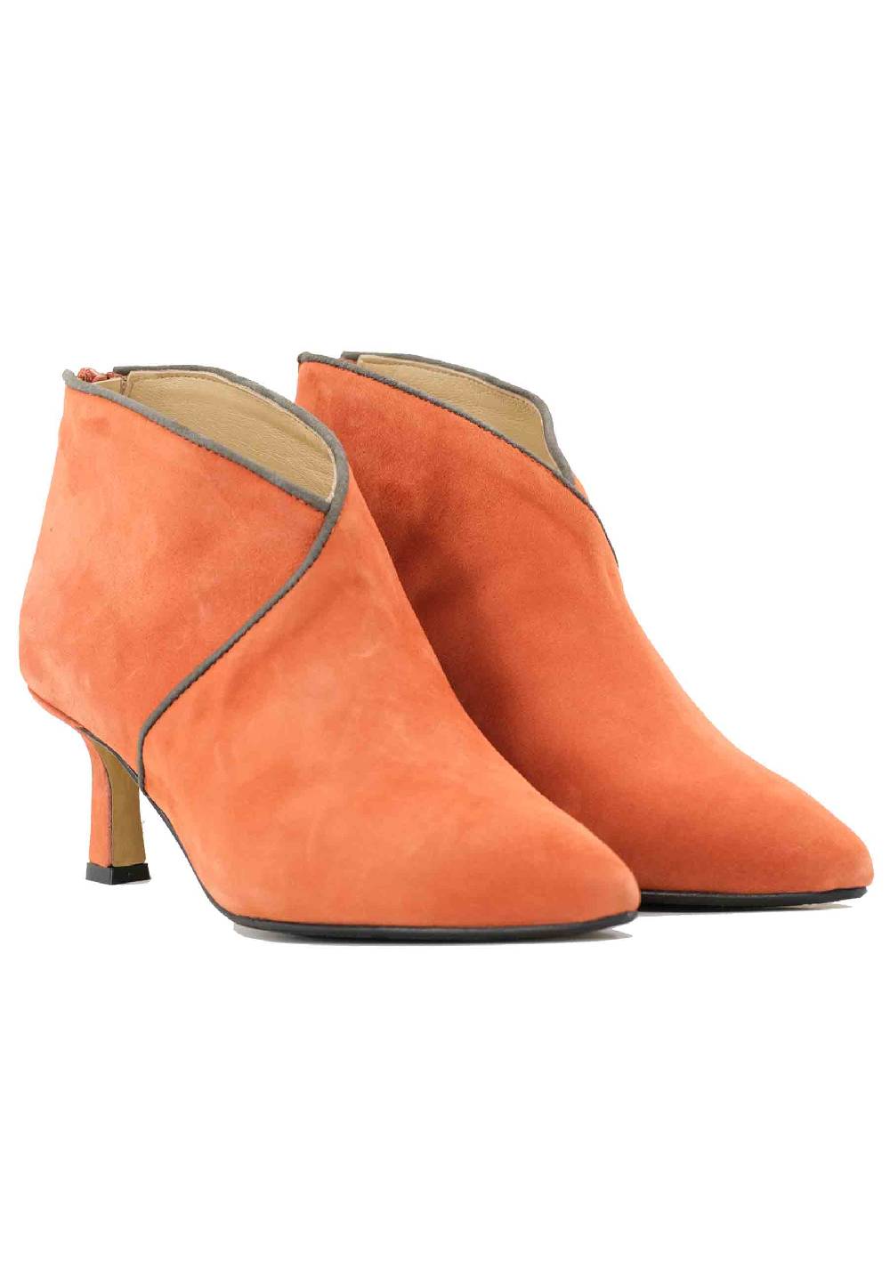 L'ARIANNA Stivaletti TR1662/RT in camoscio arancione con zip posteriore Pezzi Unici