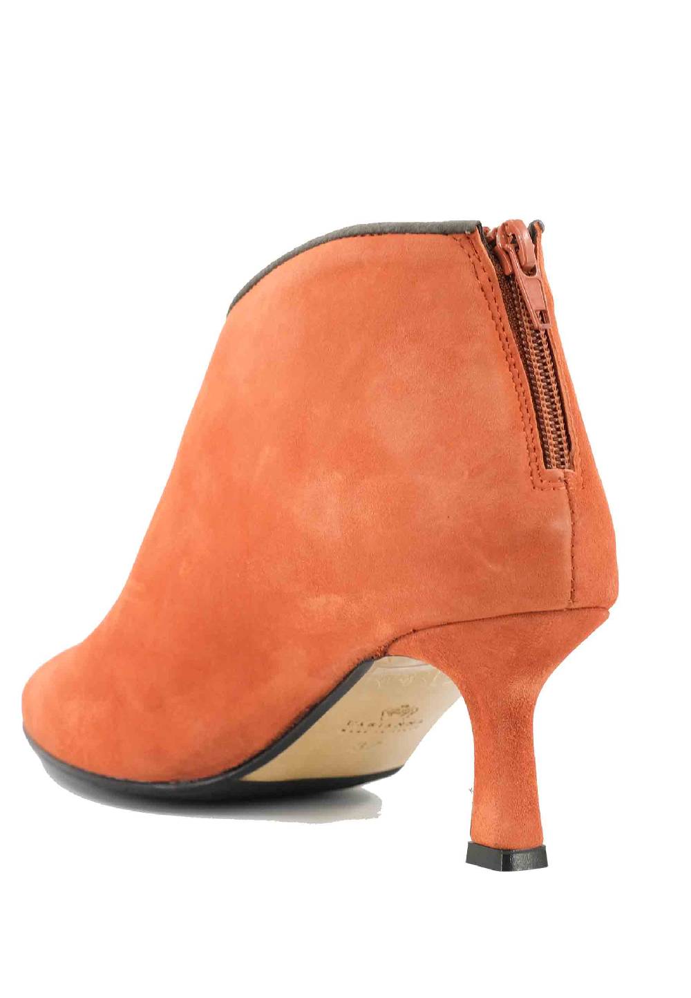 L'ARIANNA Stivaletti TR1662/RT in camoscio arancione con zip posteriore Pezzi Unici