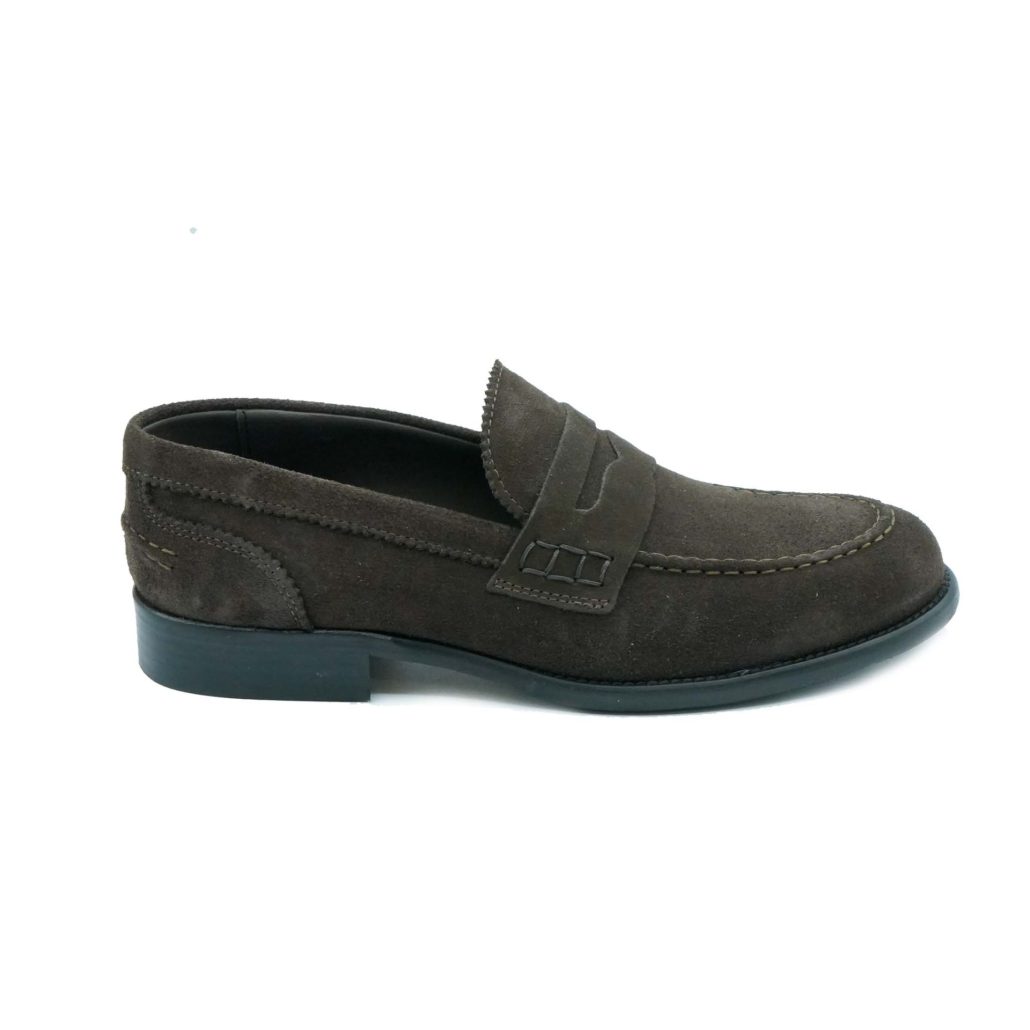 Lea Gu mocassino in camoscio, bocca di leone frontale, tacco 25mm Moda