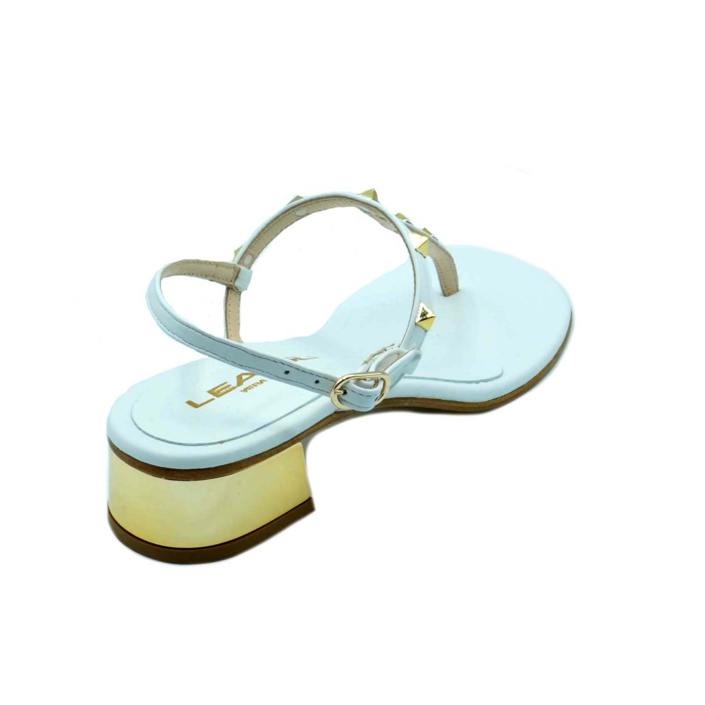 Lea Gu sandalo infradito in nappa, borchie frontali, allacciatura posteriore, tacco color oro 30mm Convenienza