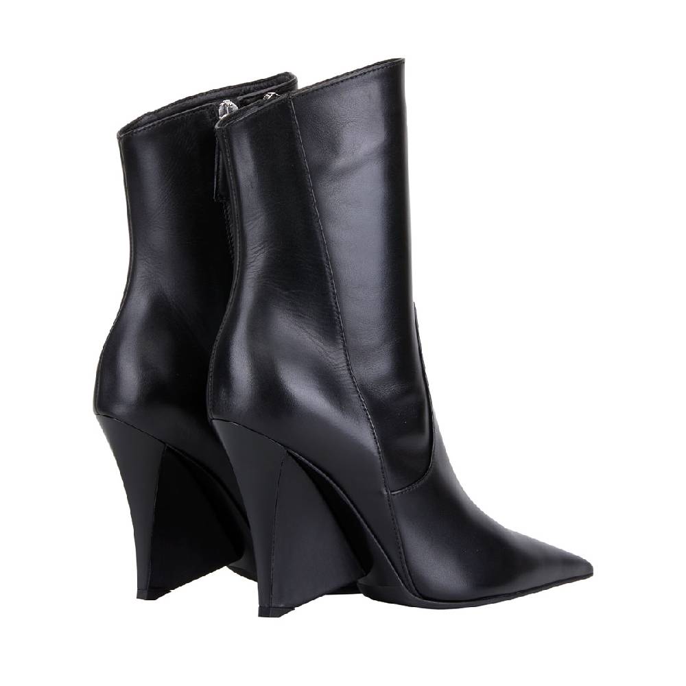 Lella Baldi Ugly Black Presa