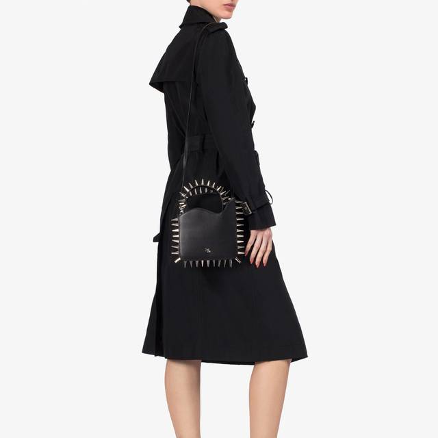 Le Silla Small bag pelle nera con borchie argento Convenienza