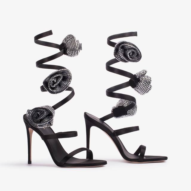 Le Silla Sandalo raso nero con rose in Cristalli argento Vendita Economica