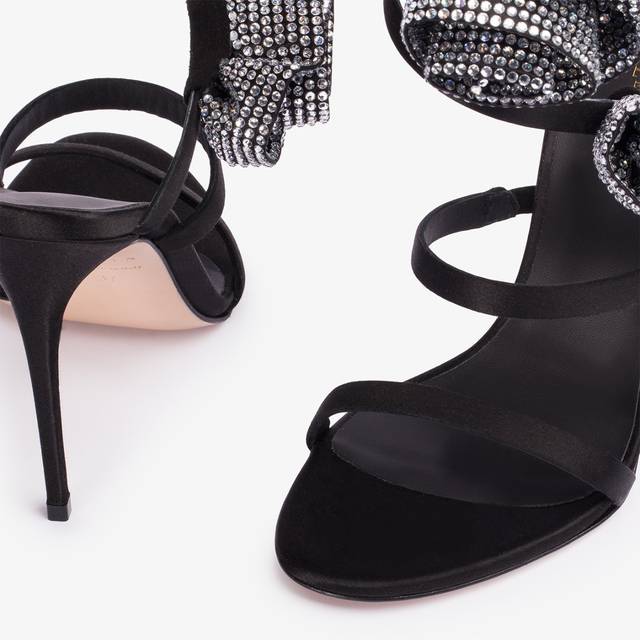 Le Silla Sandalo raso nero con rose in Cristalli argento Vendita Economica