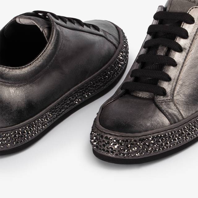 Le Silla Sneaker pelle laminata effetto vintage peltro con Cristalli In Vendita
