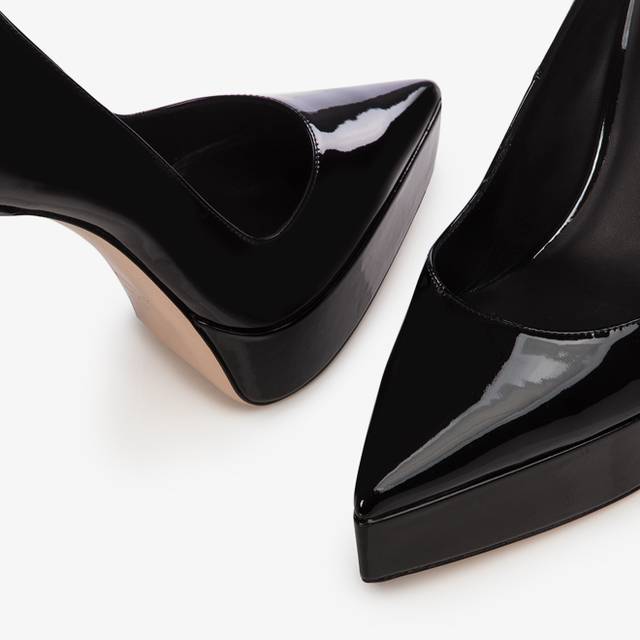 Le Silla Décolleté con plateau vernice nera In Vendita