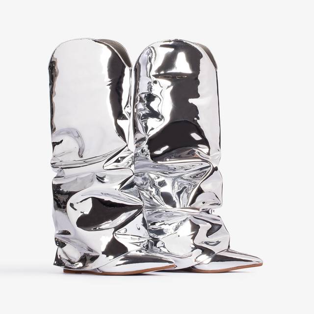 Le Silla Stivale al ginocchio d'ispirazione Western con risvolto metallizzato argento 2025