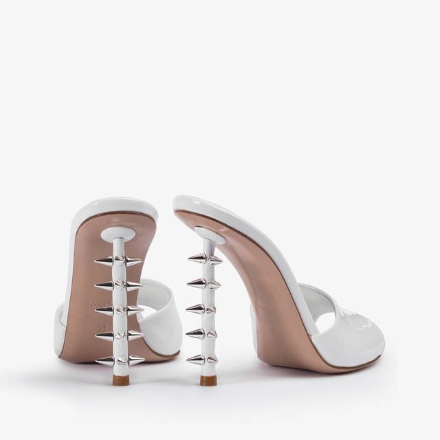Le Silla Sandalo mule vernice bianco con borchie Smaltimento dello stoccaggio
