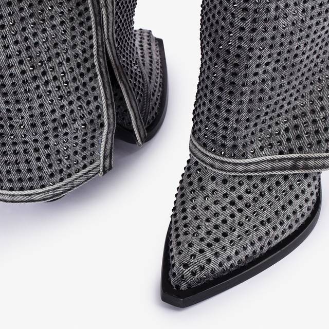 Le Silla Stivale al ginocchio con risvolto d'ispirazione Western denim e Cristalli nero jet Fornitura limitata