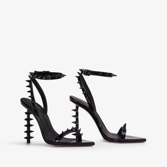 Le Silla Sandalo vernice nero con borchie Offerta migliore