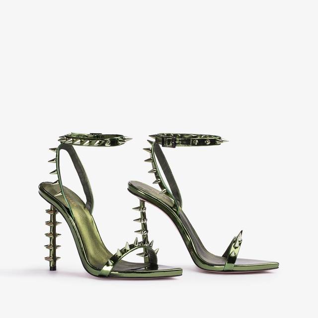 Le Silla Sandalo metallizzato verde pirite con borchie Latest fashion
