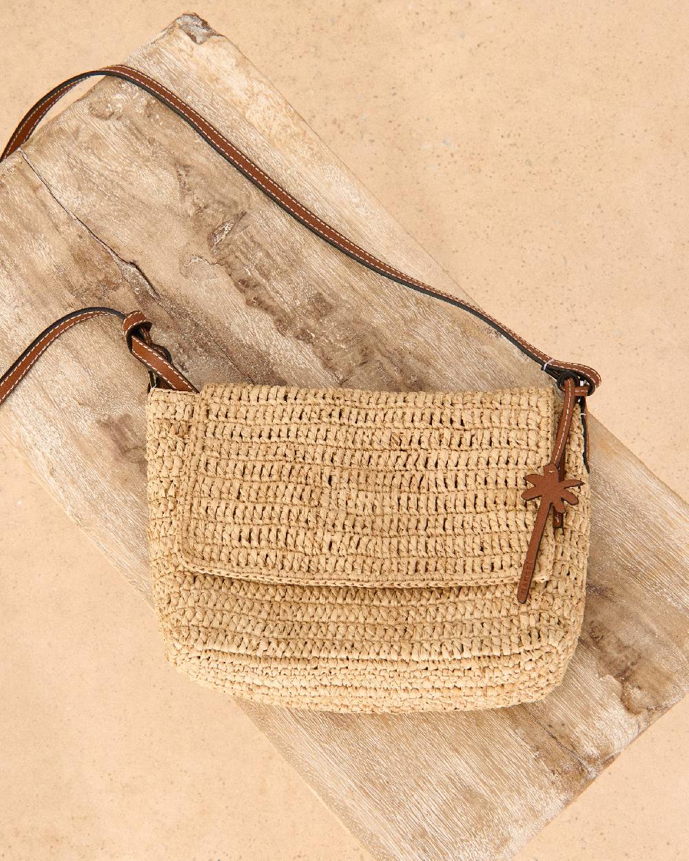 Manebí Raffia Summer Night Bag Medium - Leather Handle \u0026 Palm Leather Tag Natural and Brown Negozio