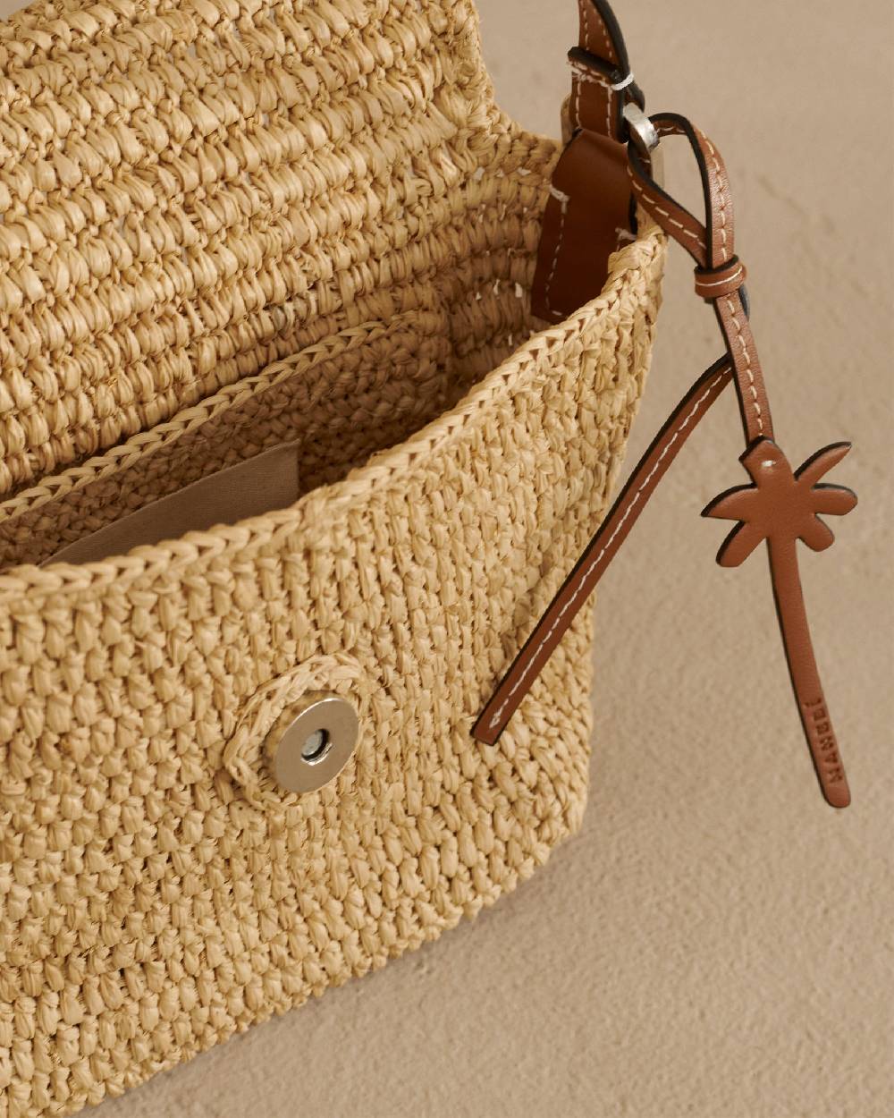 Manebí Raffia Summer Night Bag Medium - Leather Handle \u0026 Palm Leather Tag Natural and Brown Negozio
