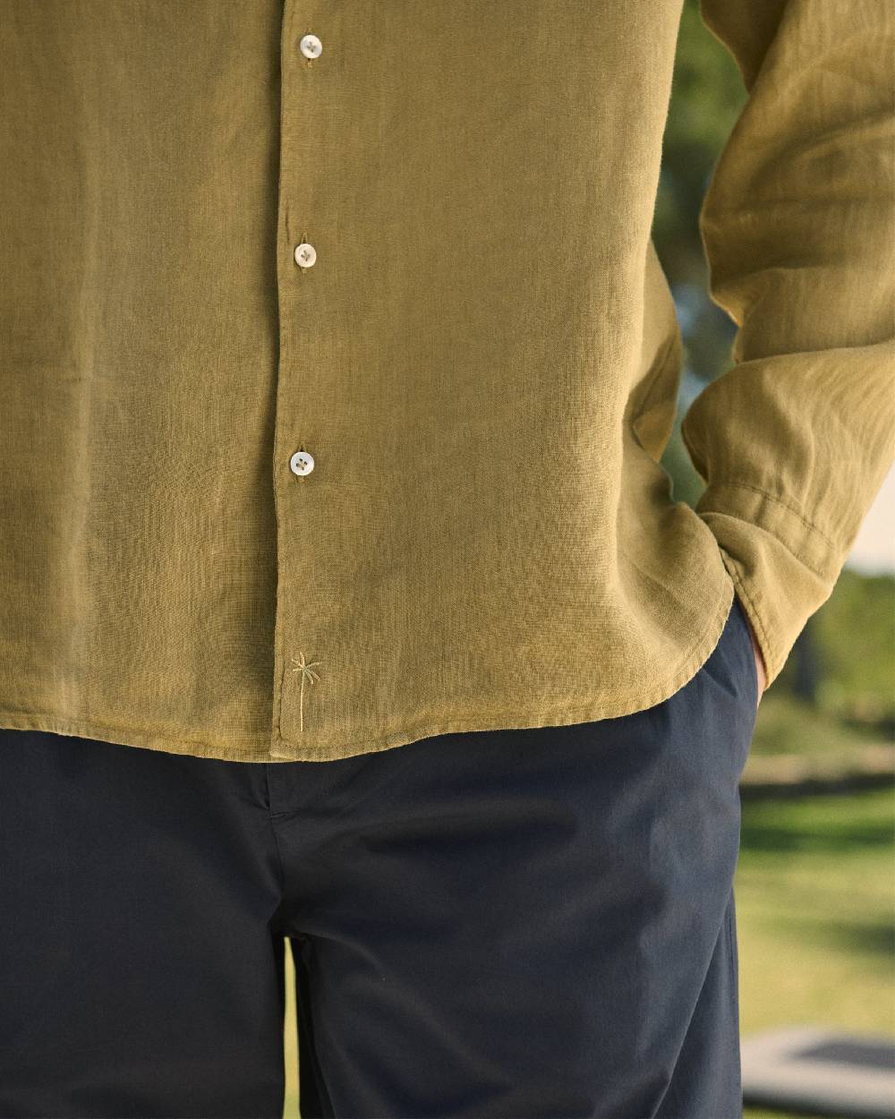 Manebí Linen Panama Shirt - Embroidered Palm Kaki Green Negozio