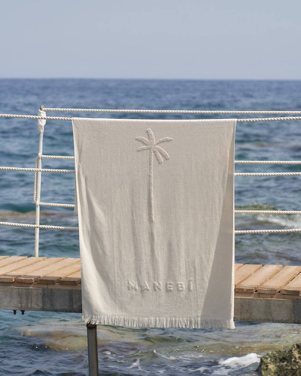 Manebí Jaquard Beach Towel - Embroidered Palm With Palm \u0026 Logo Sand Negozi Online