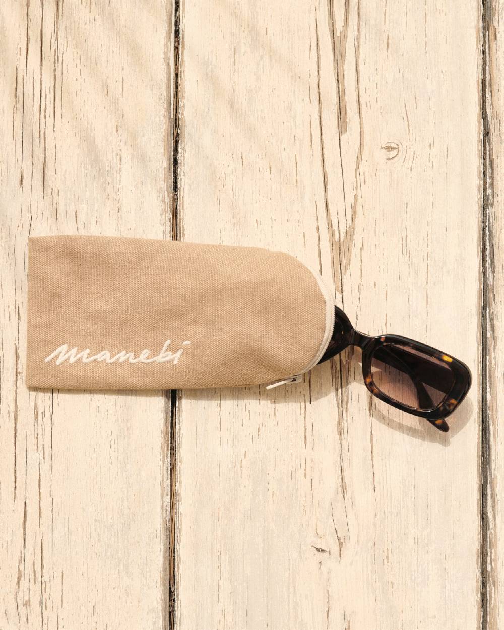 Manebí Canvas Sunglasses Case - La Havana Desert With Ecru Logo Acquista Ora
