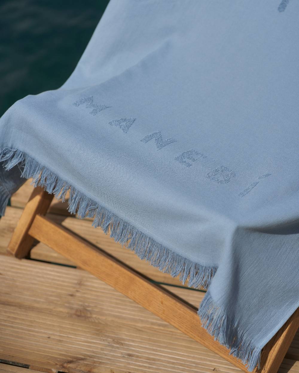 Manebí Jaquard Beach Towel - Embroidered Palm With Palm \u0026 Logo Indigo Fino Al -60%