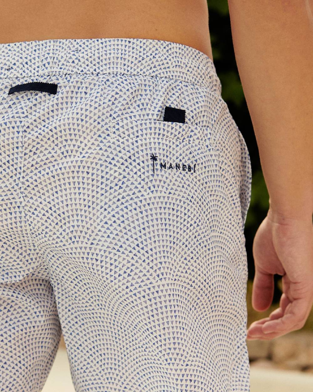 Manebí Printed Radial Triangles Swim Shorts - Recycled Ultra Light White \u0026 Triangles Spedizione Gratuita
