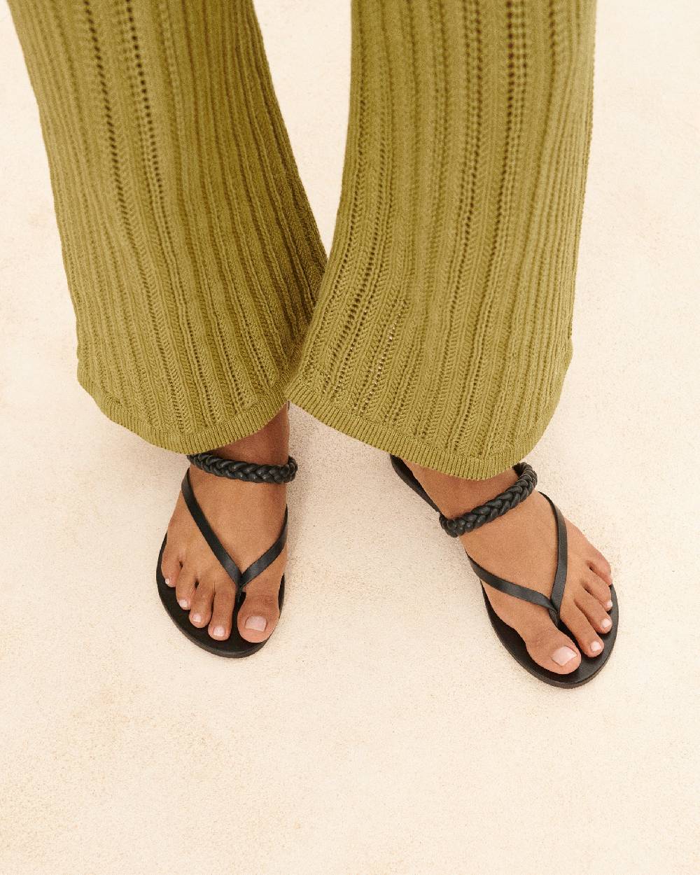 Manebí Leather Braid Thong Sandals - Black Convenienza