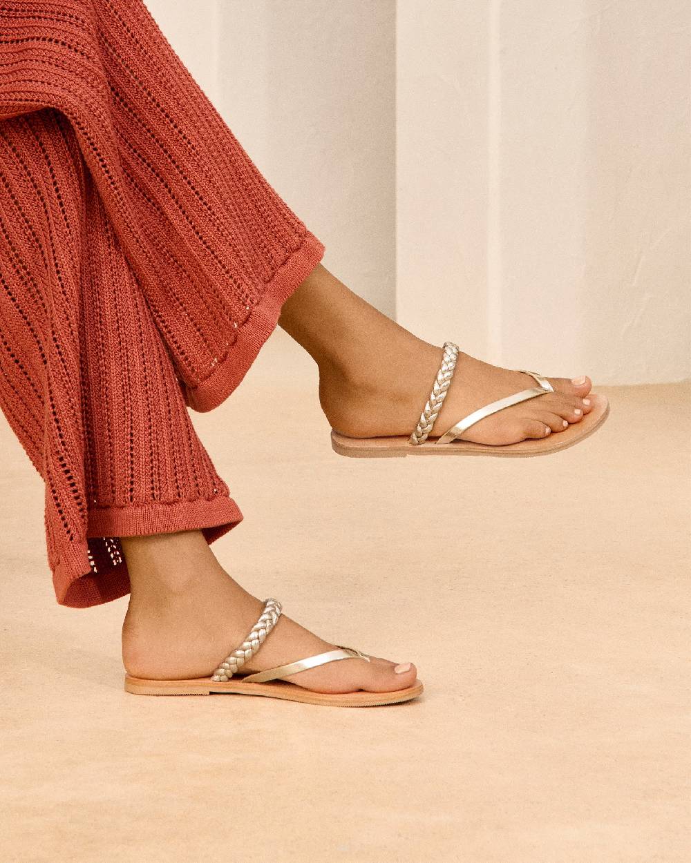 Manebí Leather Braid Thong Sandals - Platinum Novità