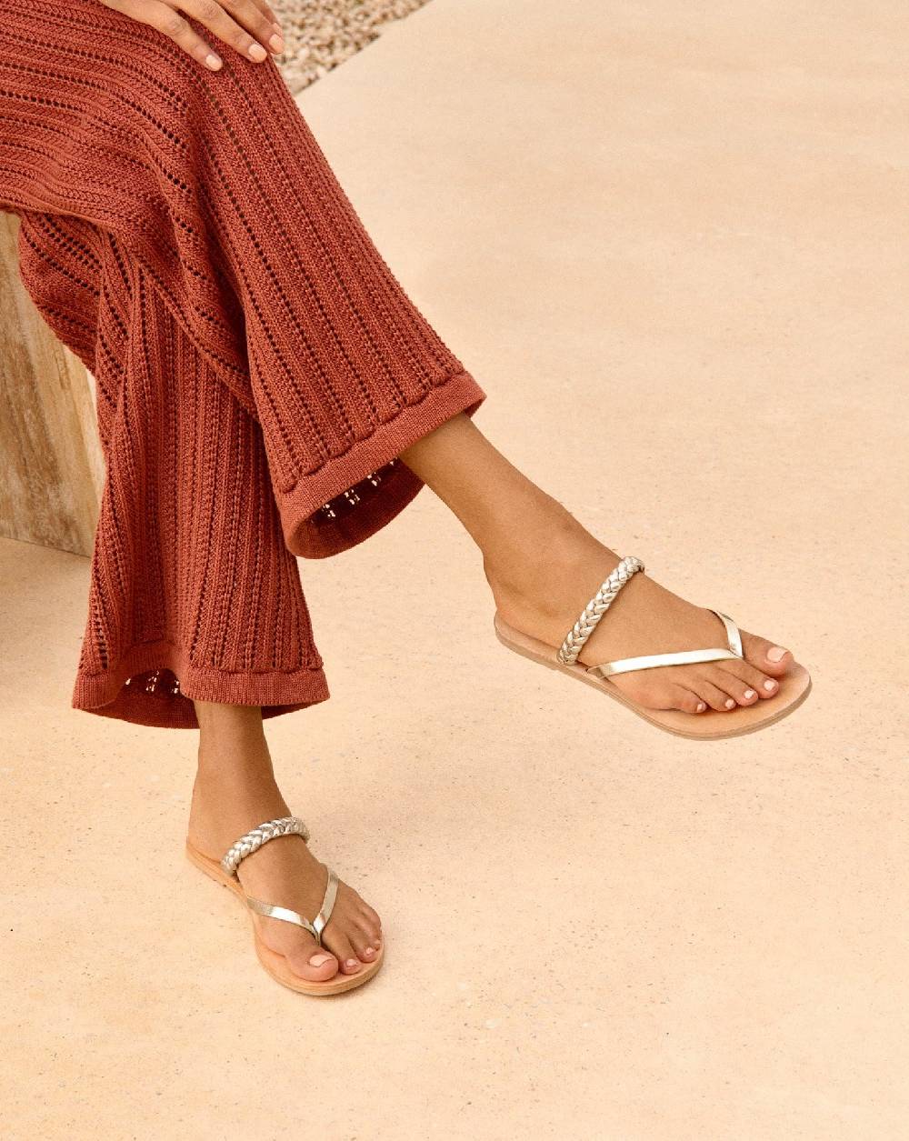 Manebí Leather Braid Thong Sandals - Platinum Novità