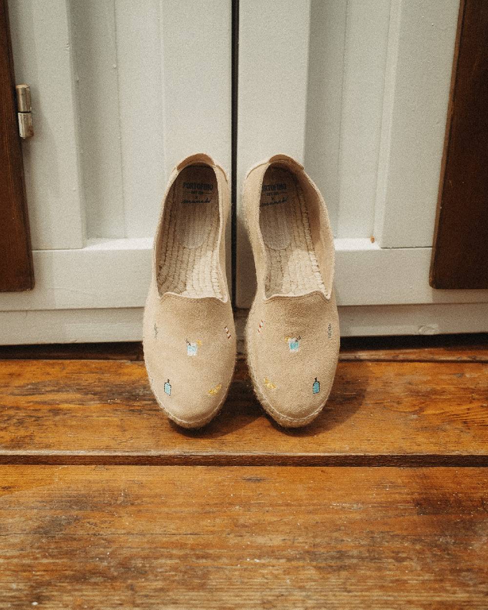 Manebí Espadrillas con Platform in Pelle Scamosciata - Portofino Dry Gin X Manebí Champagne Beige con Ricami Multicolor Sconto