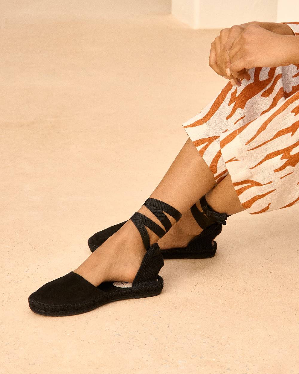 Manebí Suede Flat Valenciana Espadrilles - Hamptons Black On Tone Nuovo