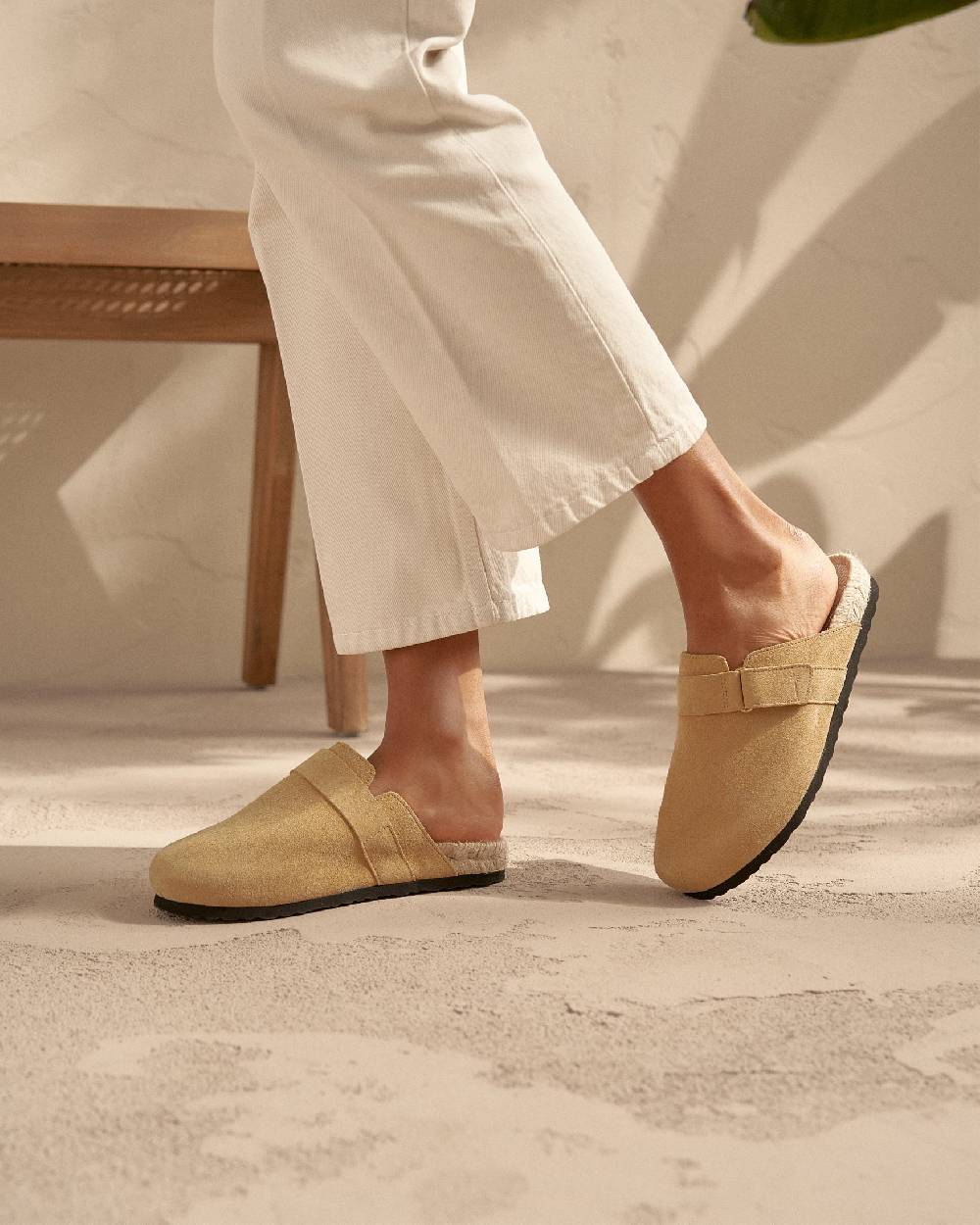Manebí Suede Clog Mules - Hamptons Inca Cream Offerte