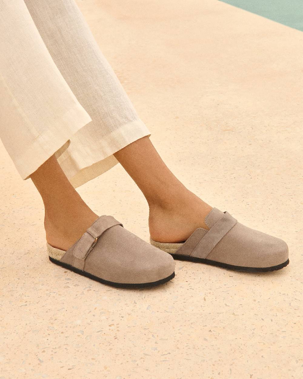 Manebí Suede Clog Mules - Hamptons Coco Brown Ultimo giorno