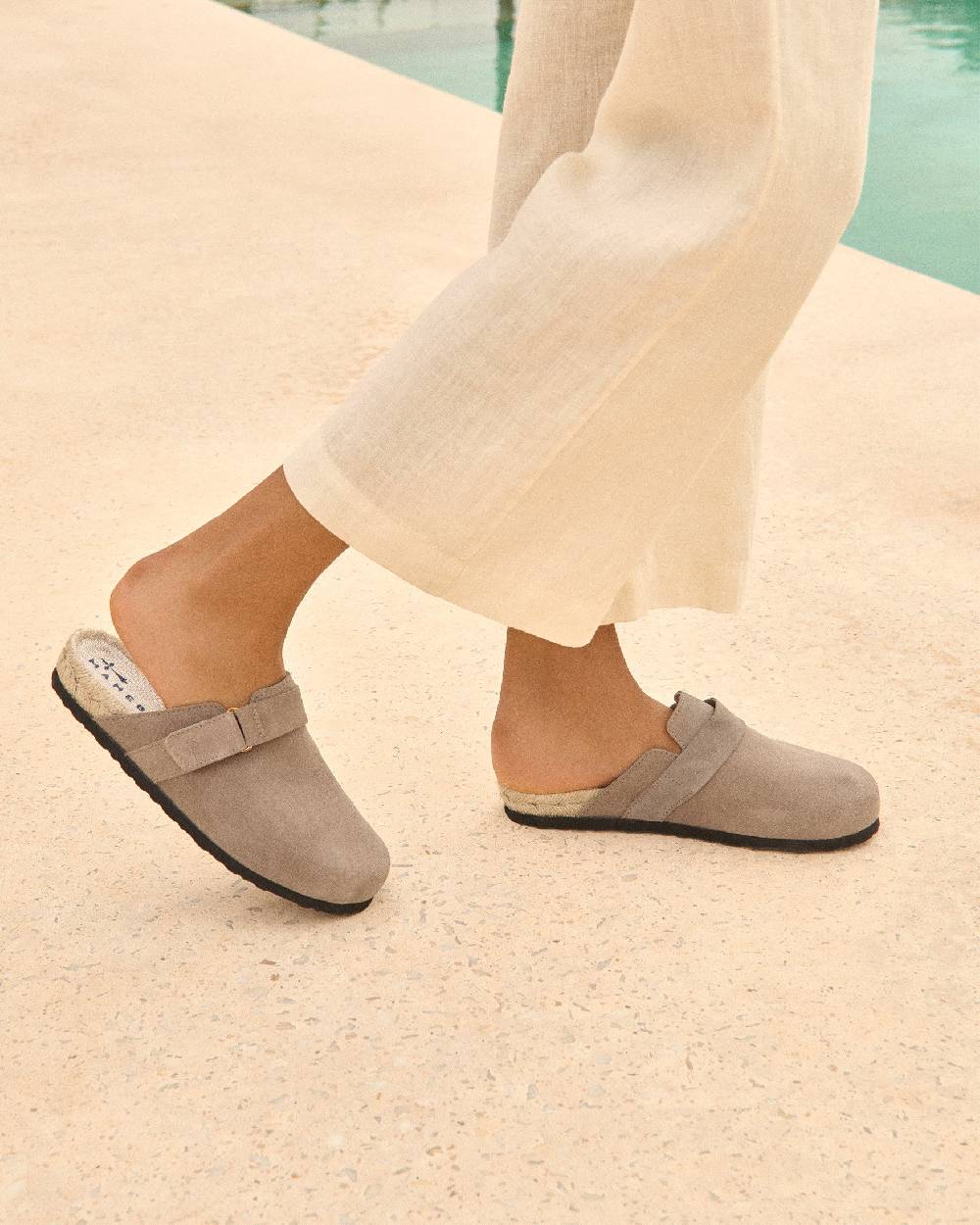 Manebí Suede Clog Mules - Hamptons Coco Brown Ultimo giorno