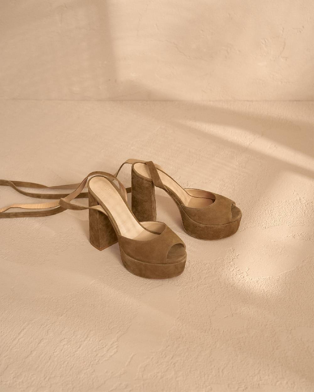 Manebí Bellini Suede Platforms Sandals - Tie-Up Tobacco Vendite Flash