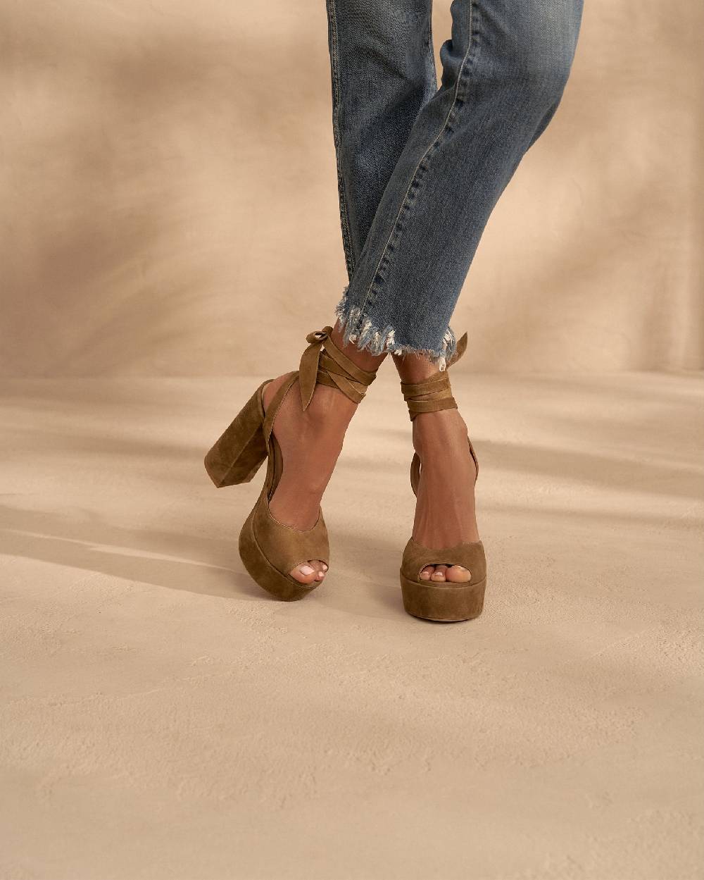 Manebí Bellini Suede Platforms Sandals - Tie-Up Tobacco Vendite Flash
