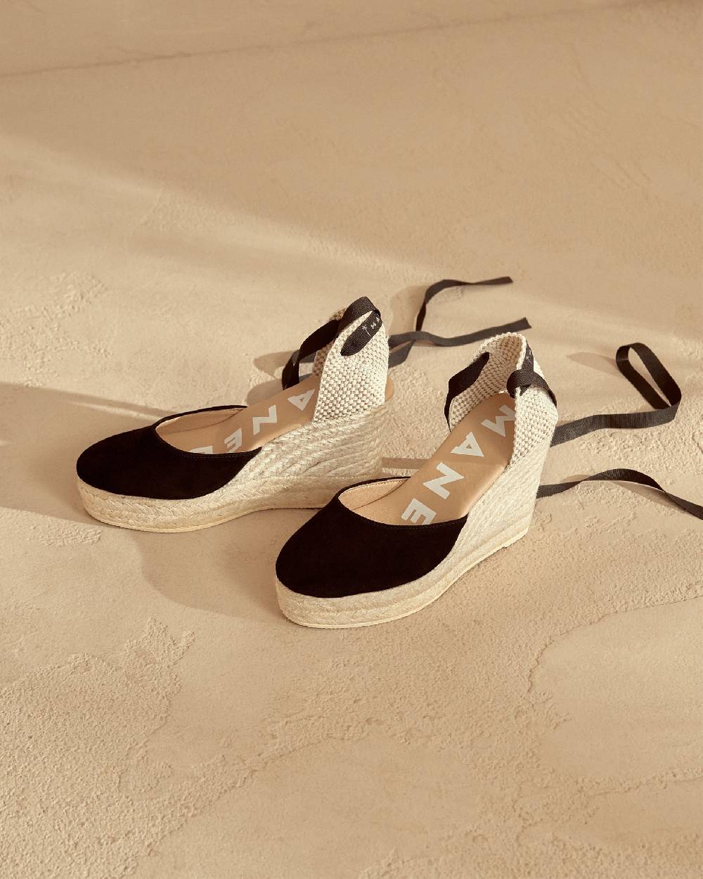 Manebí Soft Suede Wedge Espadrilles - Hamptons Black Consegna Veloce