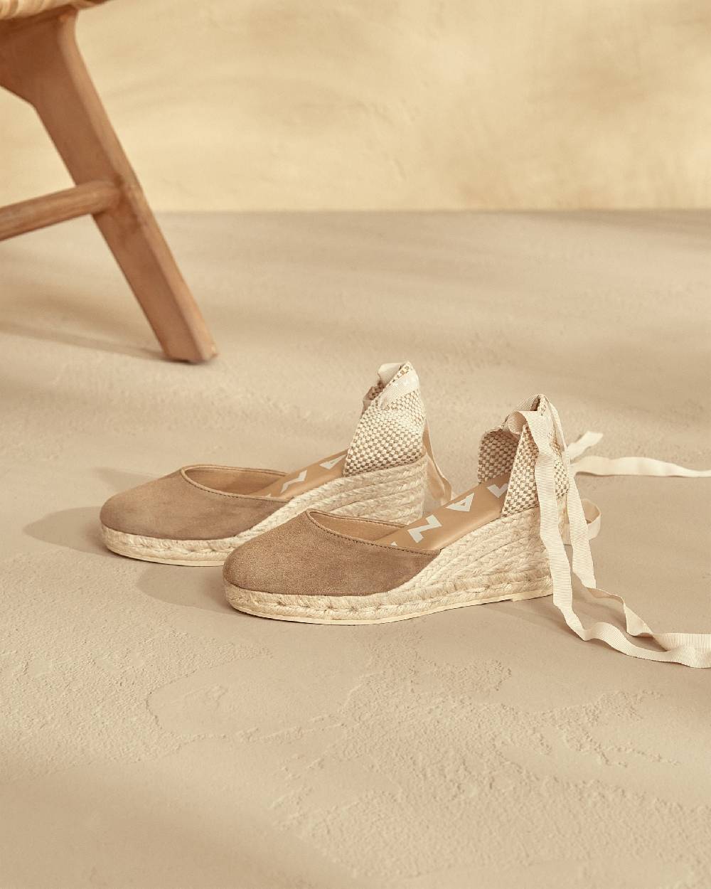 Manebí Soft Suede Low Wedge Espadrilles - Hamptons Vintage Taupe Convenienza