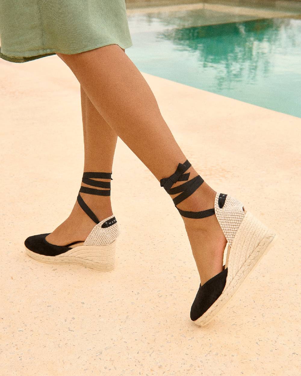 Manebí Soft Suede Low Wedge Espadrilles - Hamptons Black Novità