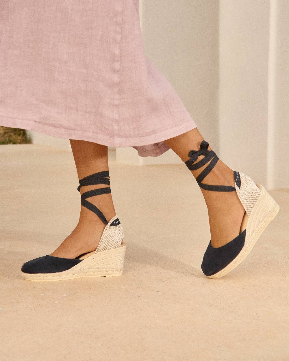 Manebí Soft Suede Low Wedge Espadrilles - Hamptons Patriot Blue Presa