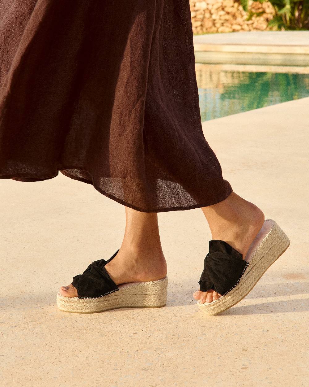 Manebí Soft Suede Platforms With Knot - Hamptons Black Offerta