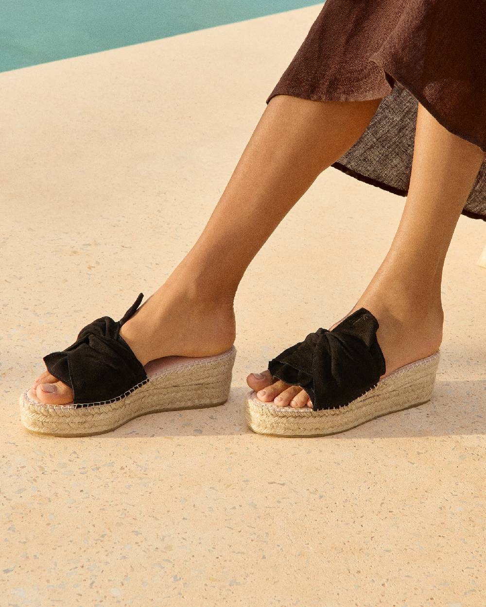 Manebí Soft Suede Platforms With Knot - Hamptons Black Offerta