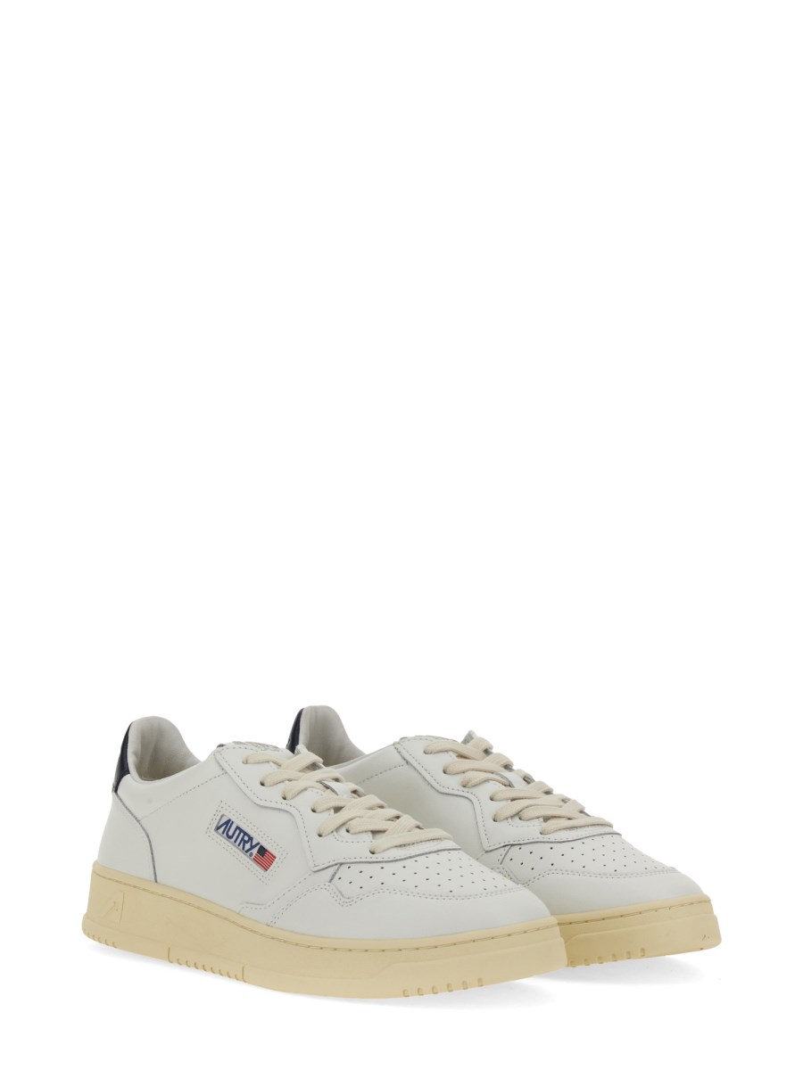 AUTRY SNEAKER MEDALIST LOW IN PELLE Sottocosto