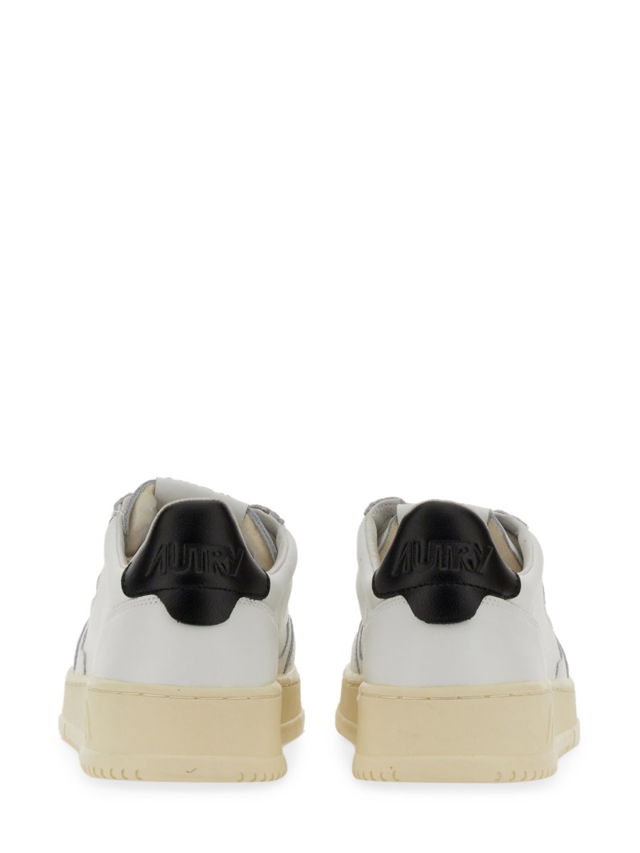 AUTRY SNEAKER MEDALIST LOW IN PELLE Convenienza