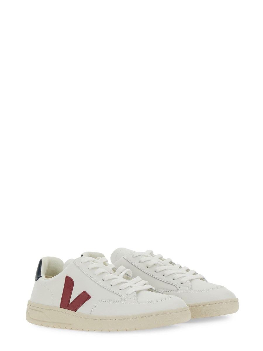 VEJA SNEAKER V-12 IN PELLE Economico