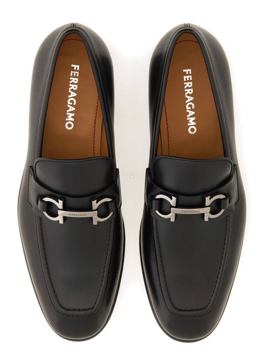 FERRAGAMO MOCASSINO GANCINI IN PELLE Sconti questo mese