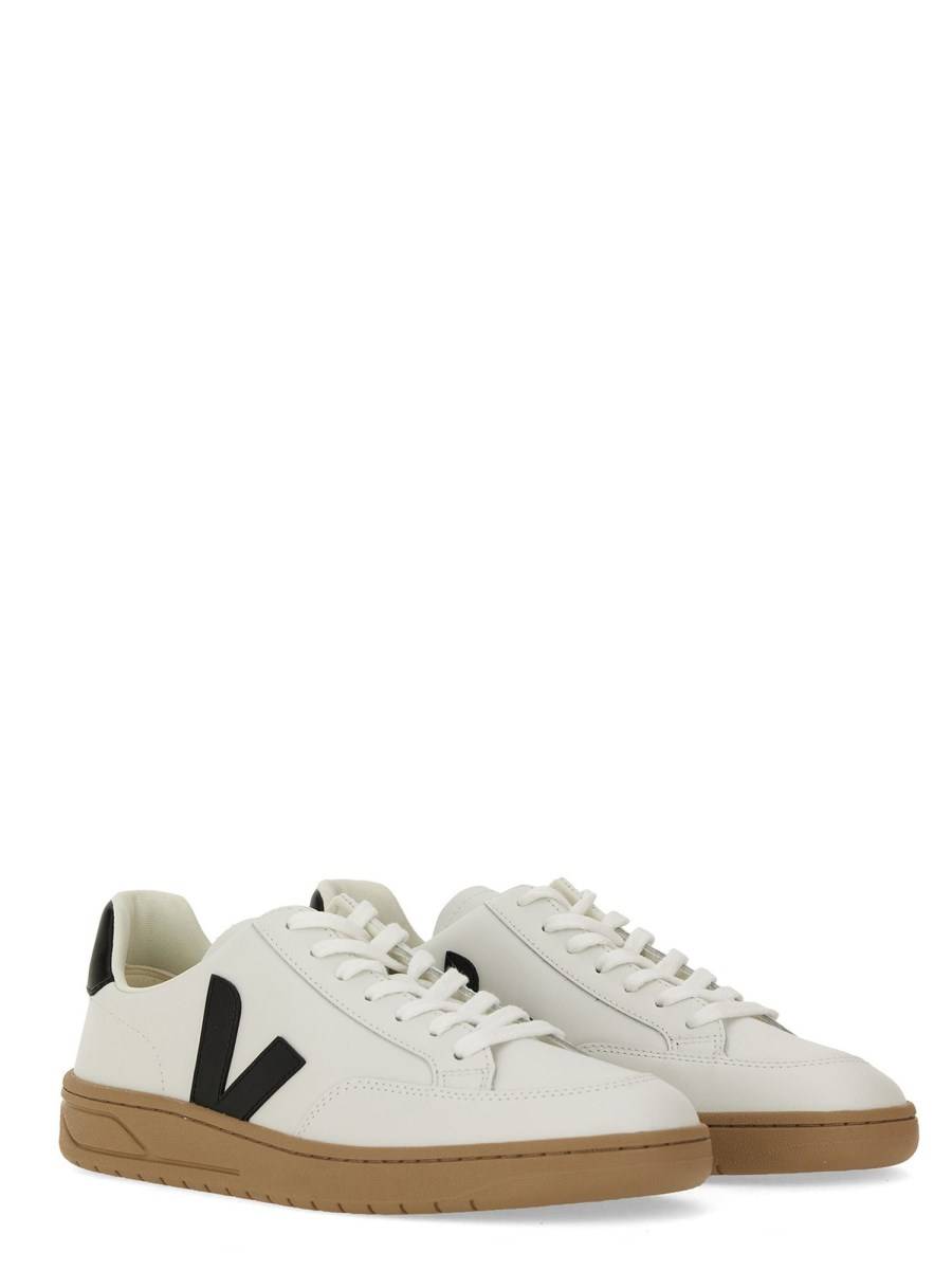 VEJA SNEAKER "V-12" IN PELLE Grandi sconti