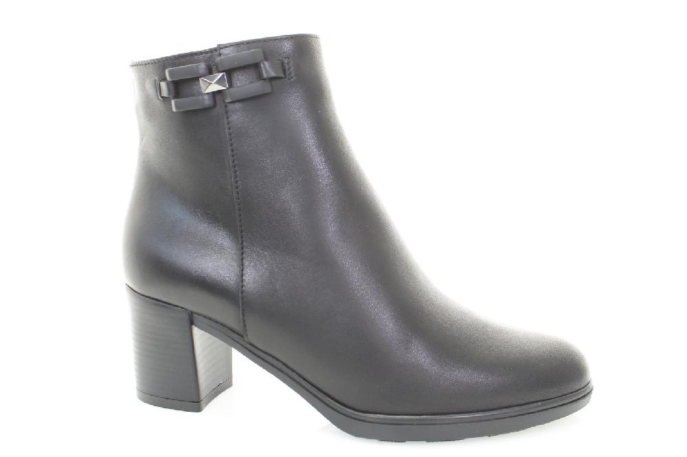 Soffice Sogno Stivaletto in pelle con ornamento Consegna Veloce