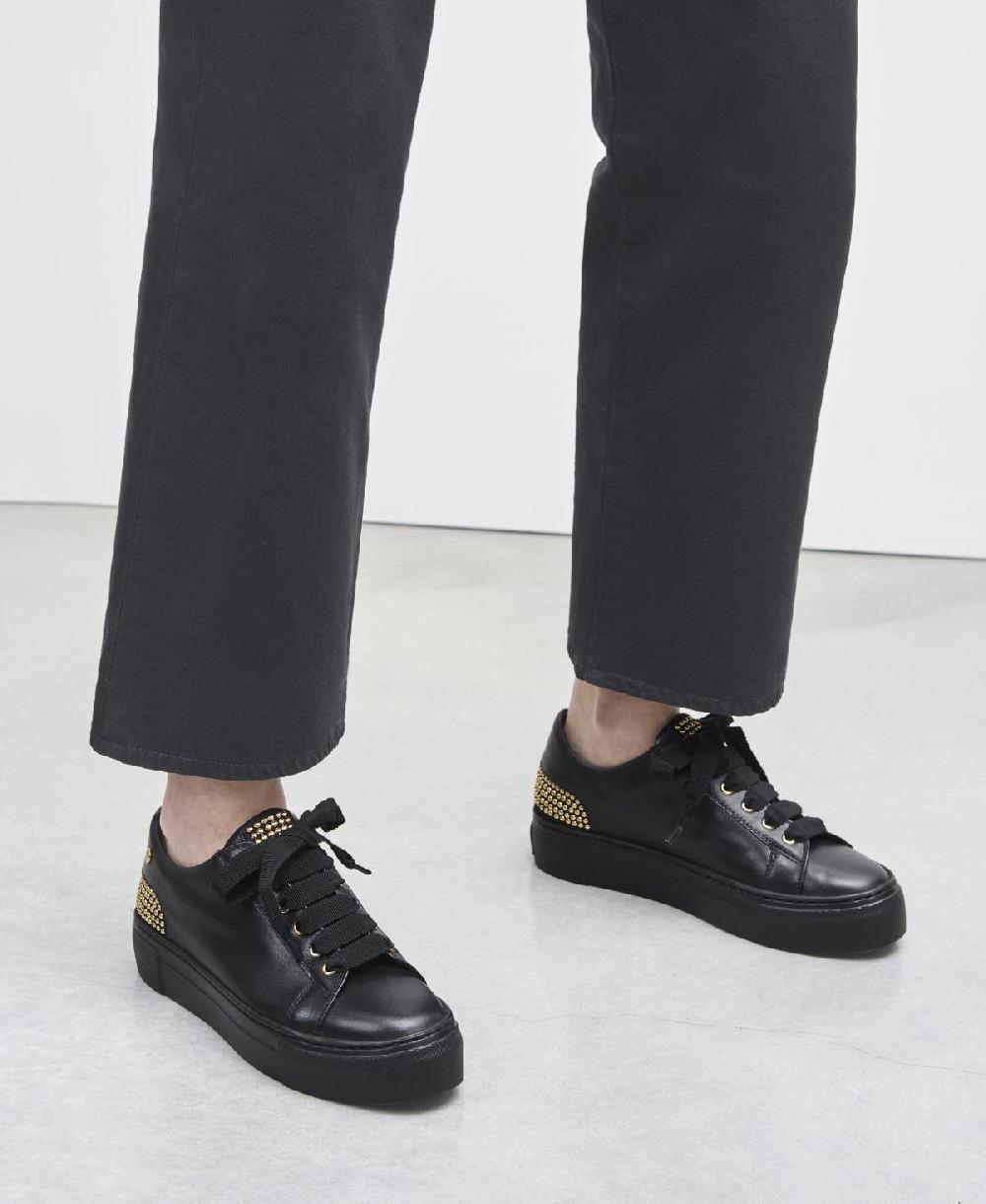 Agl Sneaker con borchie sul tallone Nero Stella In Vendita
